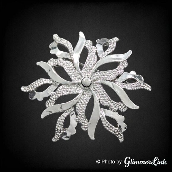 Vintage GERRY's Textured Dome Openwork Flower Silver Tone Brooch - Picture 3 of 10